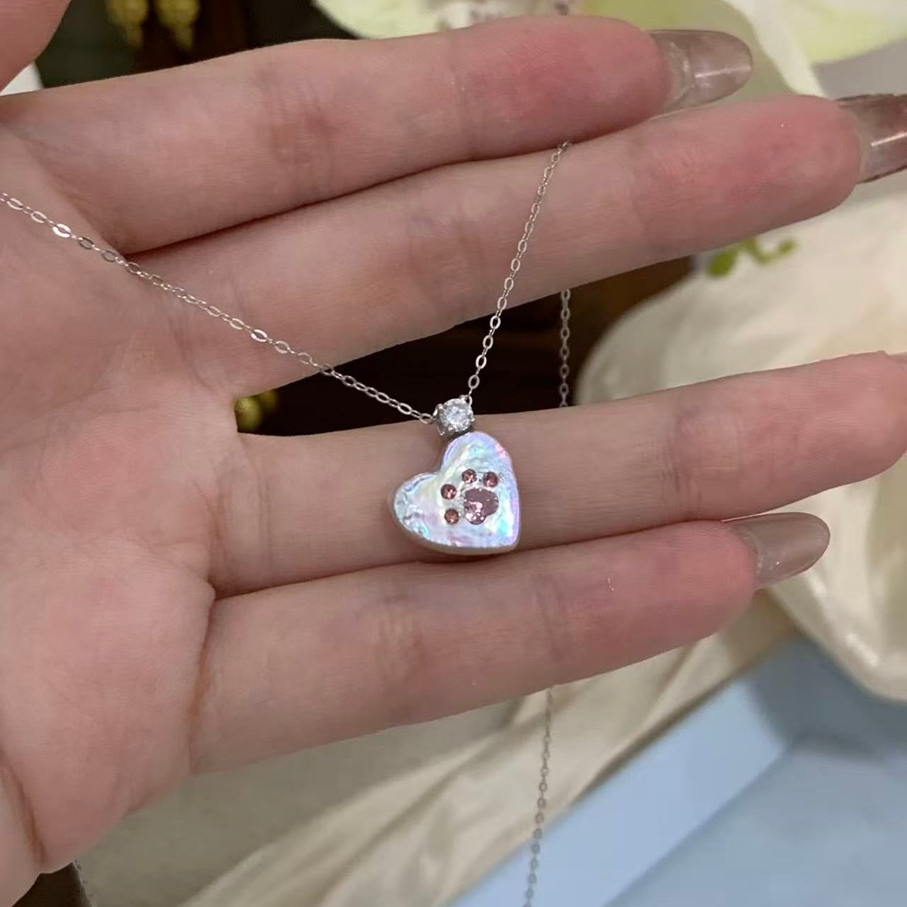 【Pearlish】Heart-Shaped Cat Paw · Handcrafted Jewelry Featuring Pure Natural Freshwater Pearls, Set in S925 Sterling Silver. A niche handcrafted art collectible, an excellent gift choice.