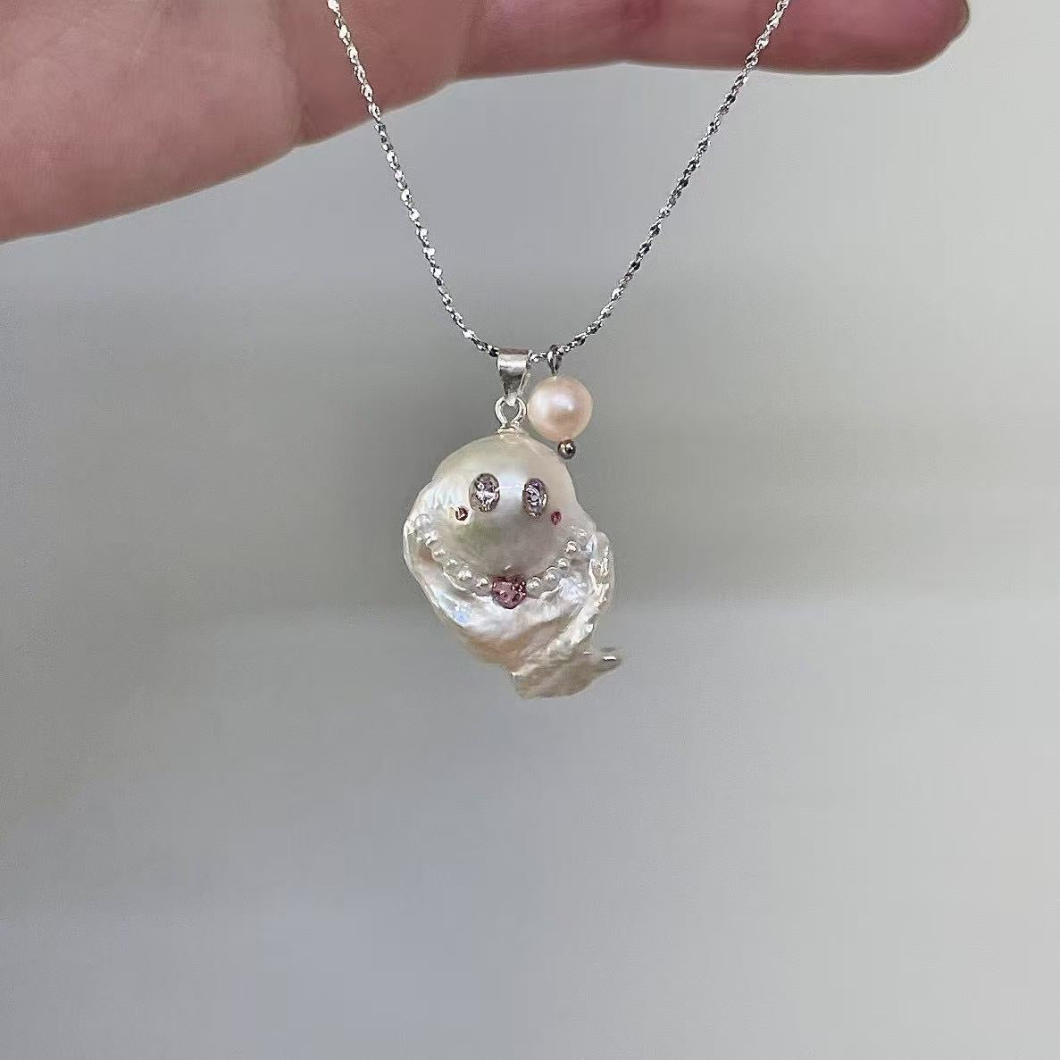 【Pearlish】Little Ghost with Pearls · Handcrafted Jewelry Featuring Pure Natural Freshwater Baroque Pearls, Set in S925 Sterling Silver. A Niche Handmade Artistic Collectible, an Excellent Gift Choice.