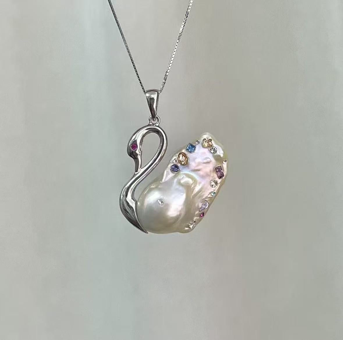 【Pearlish】Glimmering Swan · Handcrafted Jewelry Featuring Pure Natural Freshwater Baroque Pearls, Set in S925 Sterling Silver. A Niche Handmade Artistic Collectible, an Excellent Gift Choice.