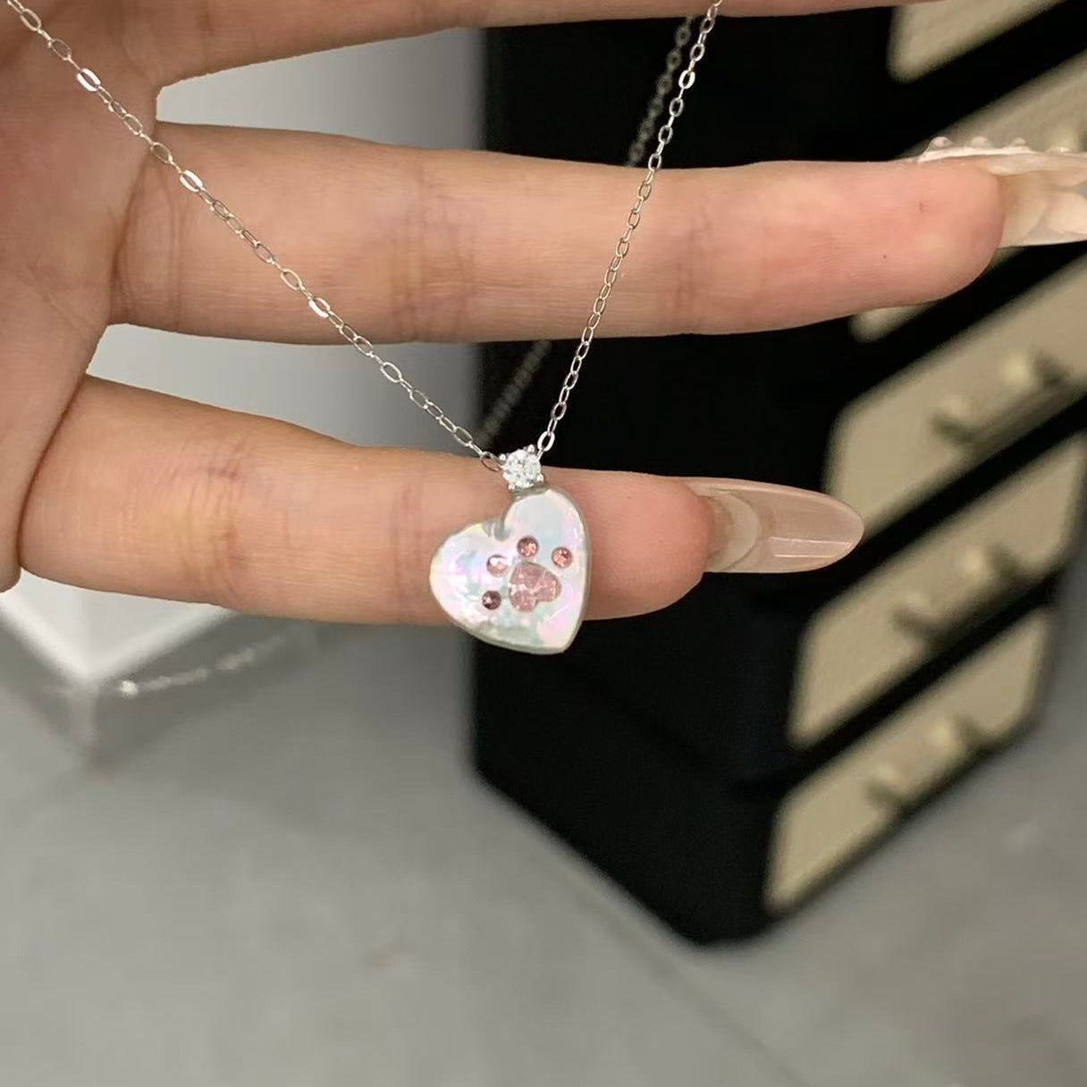 【Pearlish】Heart-Shaped Cat Paw · Handcrafted Jewelry Featuring Pure Natural Freshwater Pearls, Set in S925 Sterling Silver. A niche handcrafted art collectible, an excellent gift choice.