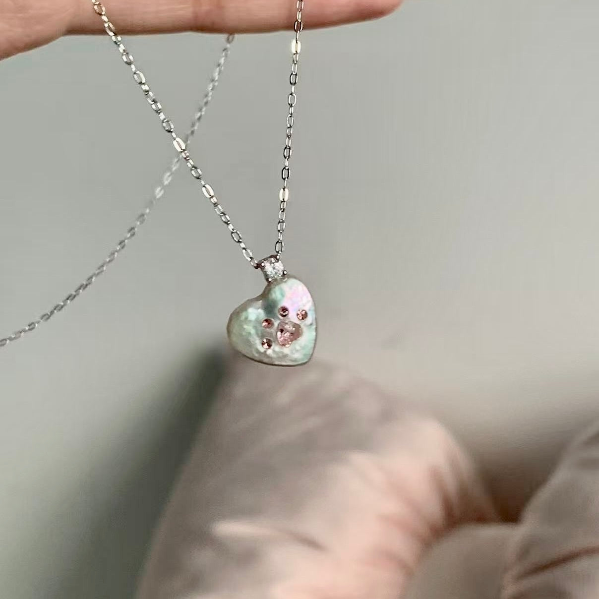 【Pearlish】Heart-Shaped Cat Paw · Handcrafted Jewelry Featuring Pure Natural Freshwater Pearls, Set in S925 Sterling Silver. A niche handcrafted art collectible, an excellent gift choice.