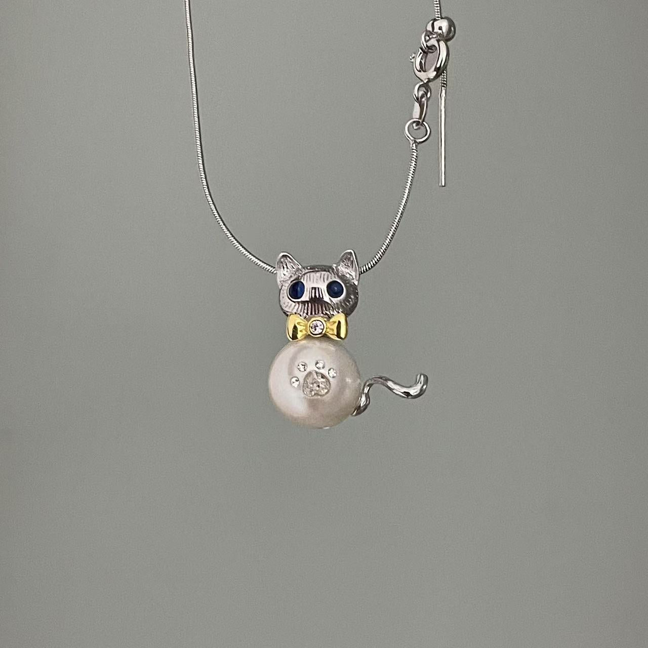 【Pearlish】Kitty Edison Pendant · Handcrafted jewelry featuring a pure natural freshwater baroque pearl, set in an S925 sterling silver base. A niche artisanal collectible, an excellent gift choice.