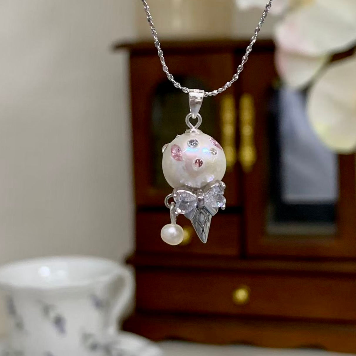 【Pearlish】Glimmering Ice-cream · Handcrafted Jewelry Featuring Pure Natural Freshwater Pearls, Set in S925 Sterling Silver. A Niche Handmade Artistic Coeclltible, an Excellent Gift Choice.