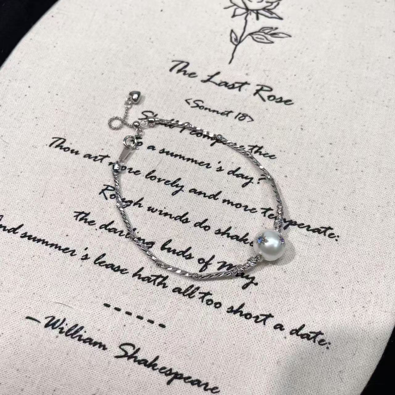 【Pearlish】Hexagram Charm Bracelet · Handcrafted freshwater pearl jewelry with natural freshwater pearls, featuring S925 sterling silver bracelet components. A niche handcrafted art collectible, an excellent gift choice.