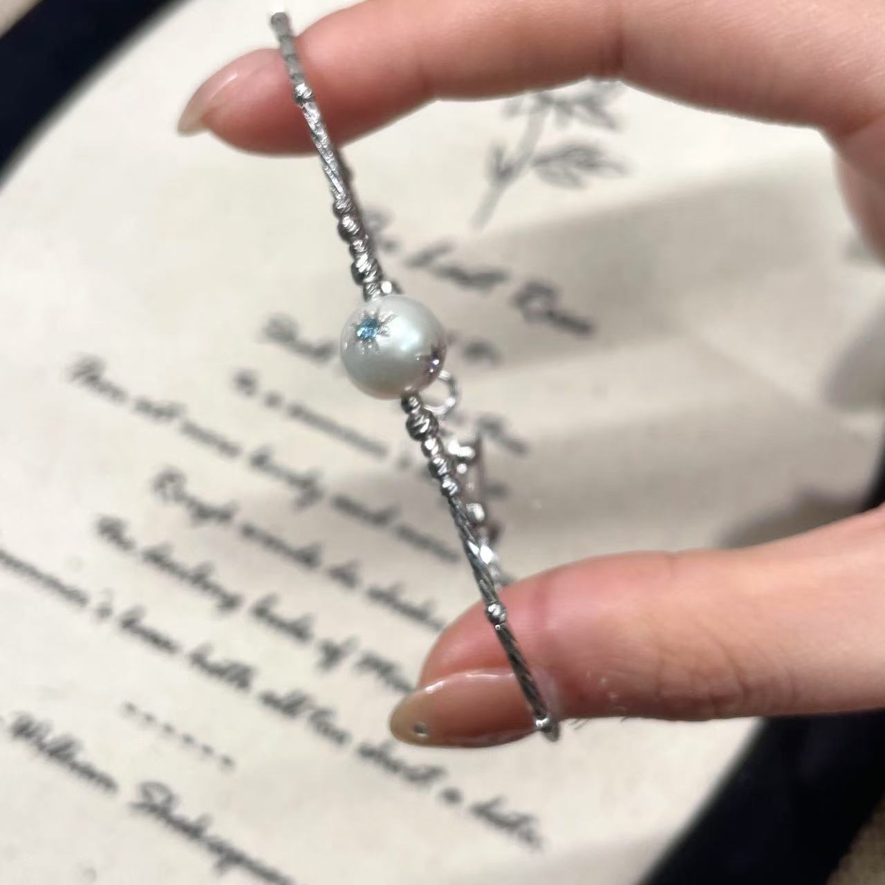 【Pearlish】Hexagram Charm Bracelet · Handcrafted freshwater pearl jewelry with natural freshwater pearls, featuring S925 sterling silver bracelet components. A niche handcrafted art collectible, an excellent gift choice.