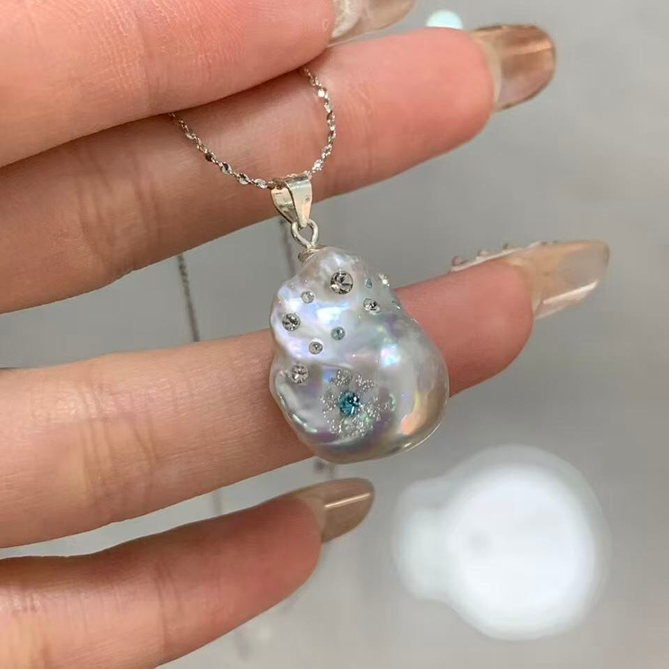【Pearlish】First Flurries · Handcrafted inlaid and carved jewelry pendant featuring a natural freshwater baroque pearl set in a sterling silver base. A niche artisanal collectible, perfect as a gift.