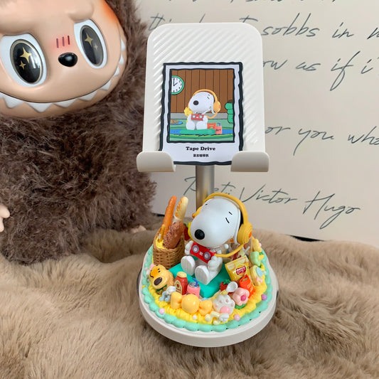 【FashionBooom】Snoopy — Phone Stand Height-adjustable with counterweight at the base and slip-resistant surface design