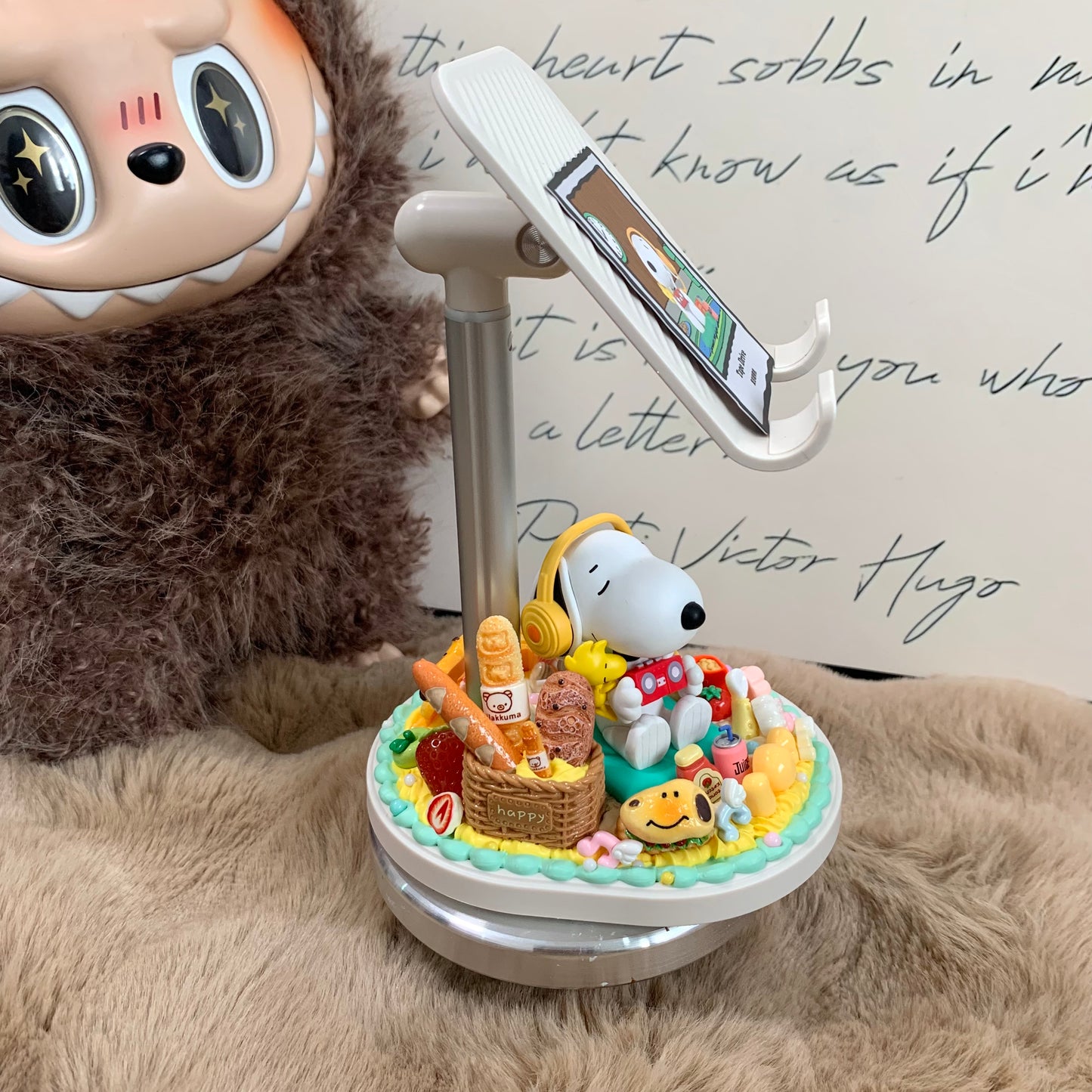 【FashionBooom】Snoopy — Phone Stand Height-adjustable with counterweight at the base and slip-resistant surface design