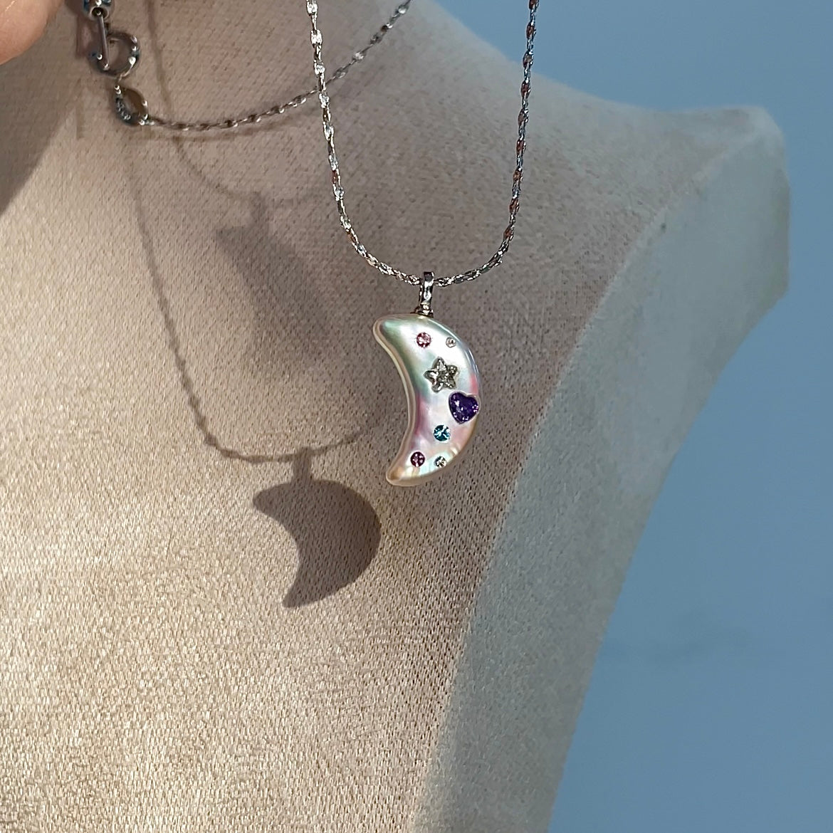 【Pearlish】Glimmering Moon · Handcrafted Jewelry Featuring Pure Natural Freshwater Pearls, Set in S925 Sterling Silver. A Niche Handmade Artistic Collectible, an Excellent Gift Choice.