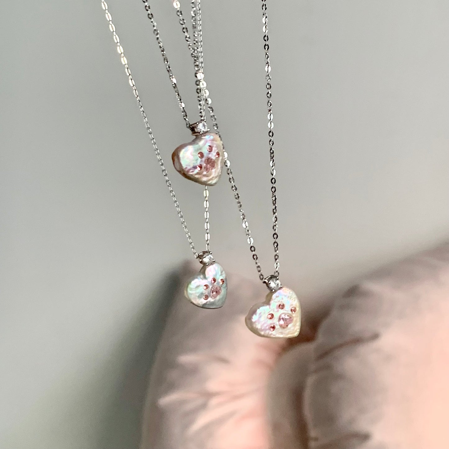 【Pearlish】Heart-Shaped Cat Paw · Handcrafted Jewelry Featuring Pure Natural Freshwater Pearls, Set in S925 Sterling Silver. A niche handcrafted art collectible, an excellent gift choice.