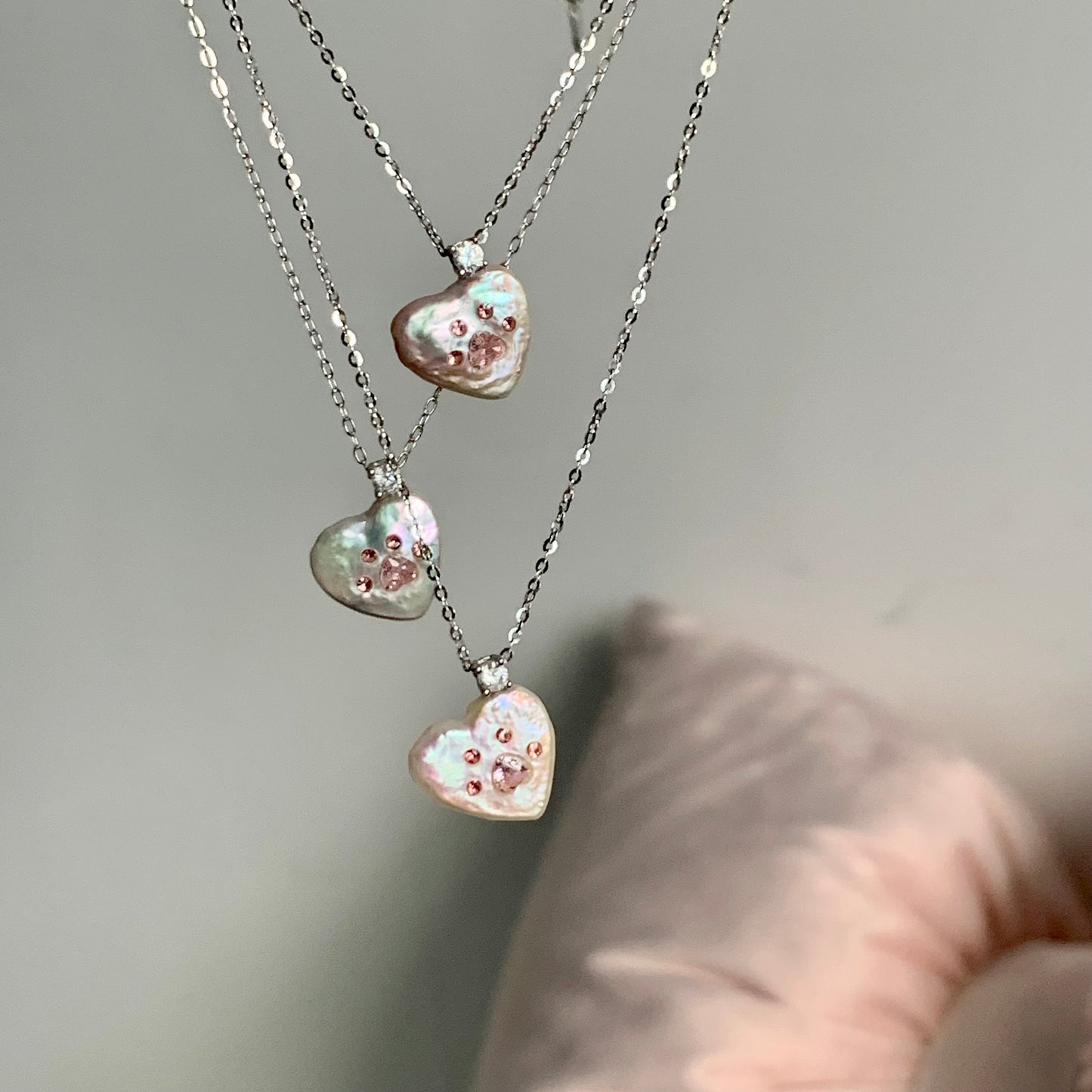 【Pearlish】Heart-Shaped Cat Paw · Handcrafted Jewelry Featuring Pure Natural Freshwater Pearls, Set in S925 Sterling Silver. A niche handcrafted art collectible, an excellent gift choice.